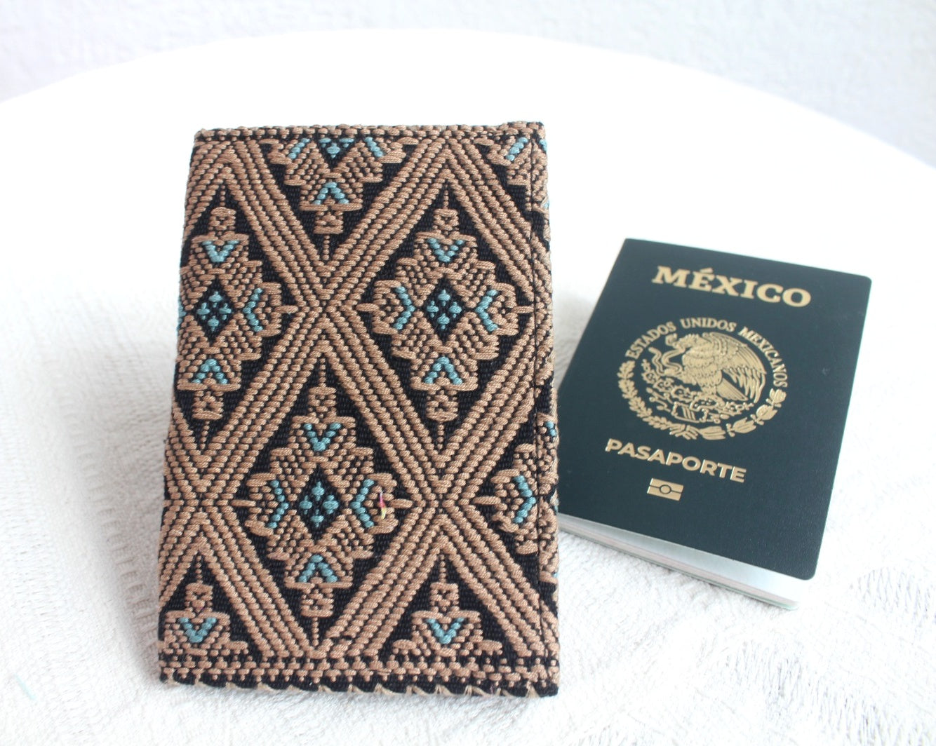 Porta Pasaporte Estrellas Café Gris Negro