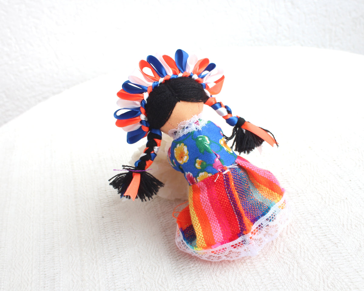 Muñeca Lelé Pequeña Azul Naranja Blanco