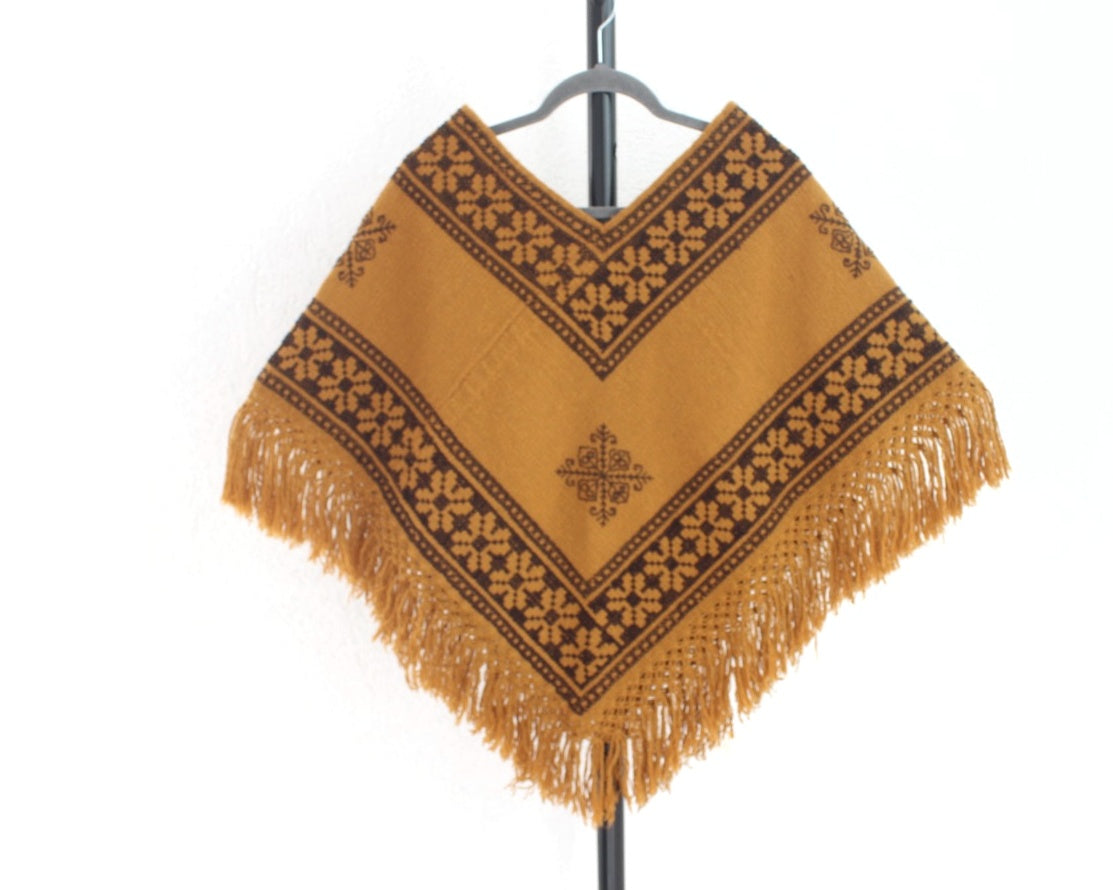 Mañanita Flores Amarillo Mostaza Café Punto de Cruz