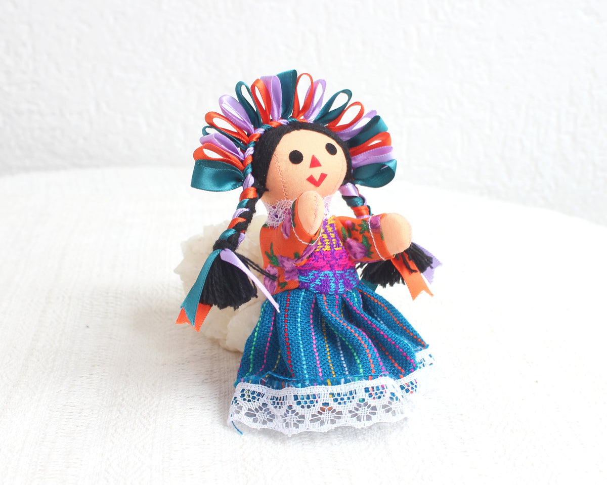 Muñeca Lelé Pequeña Esmeralda Naranja Lila