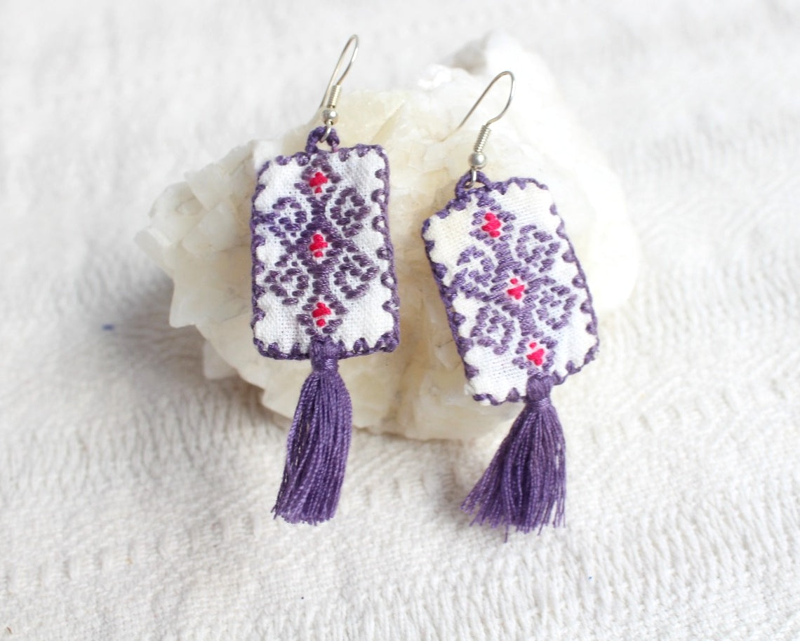 Aretes Rectángulos Bordado Morado