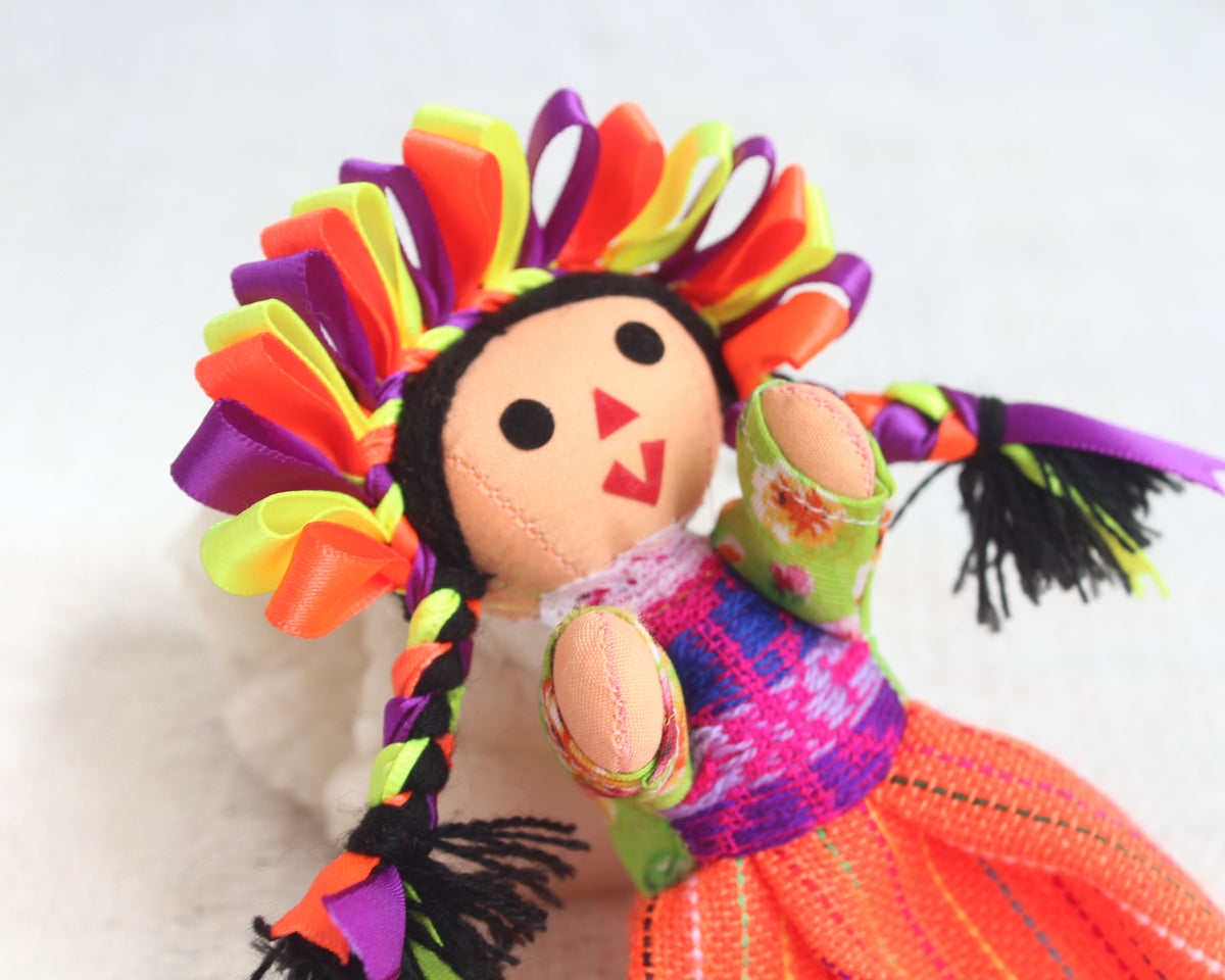Muñeca Lelé Pequeña Naranja Amarillo Morado