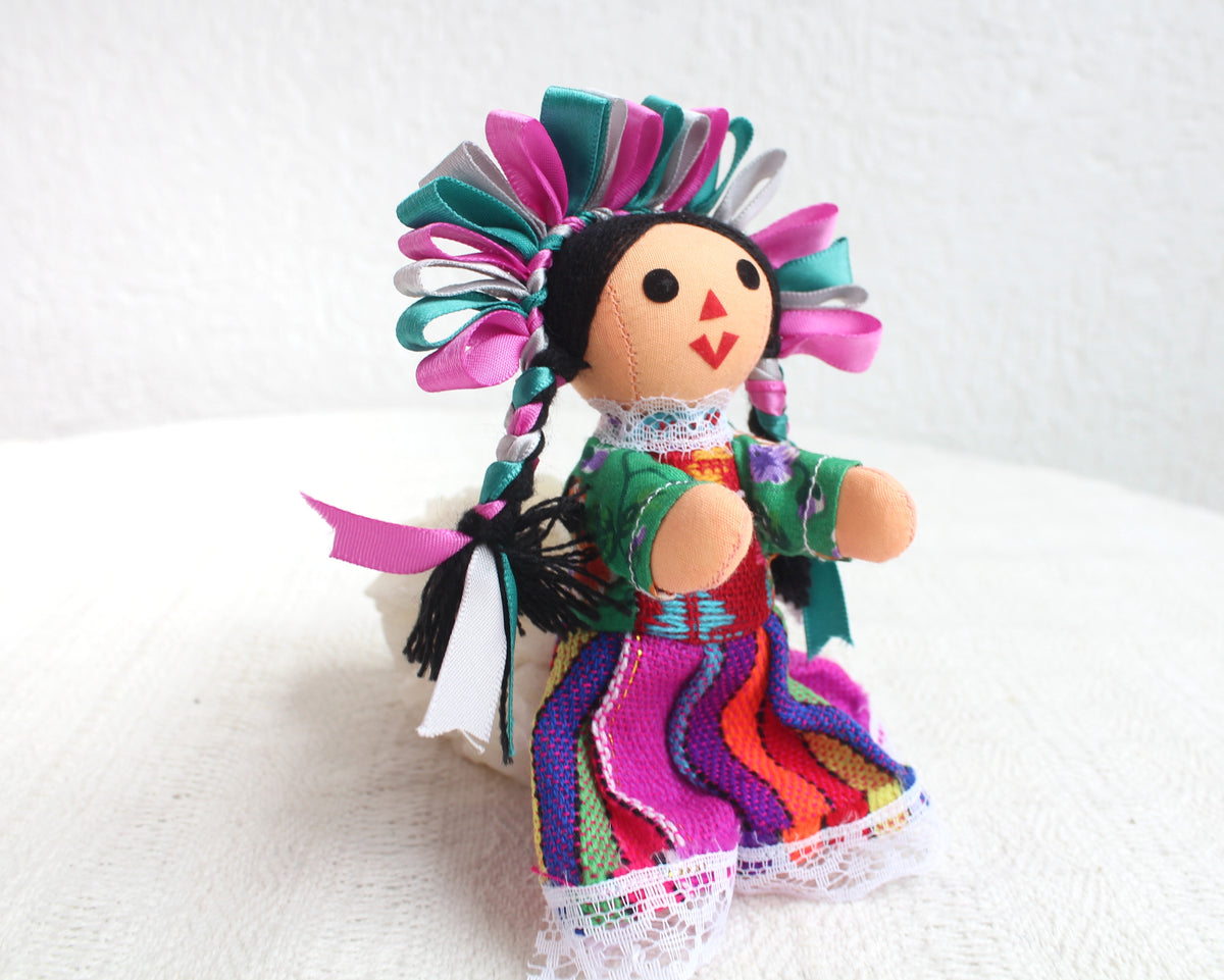 Muñeca Lelé Pequeña Rosa Verde Gris