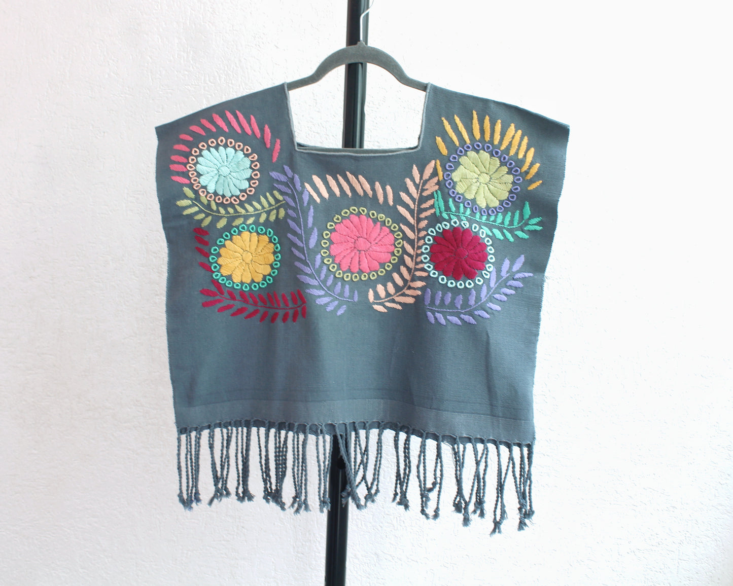 Top Flores Rococo Gris Colores
