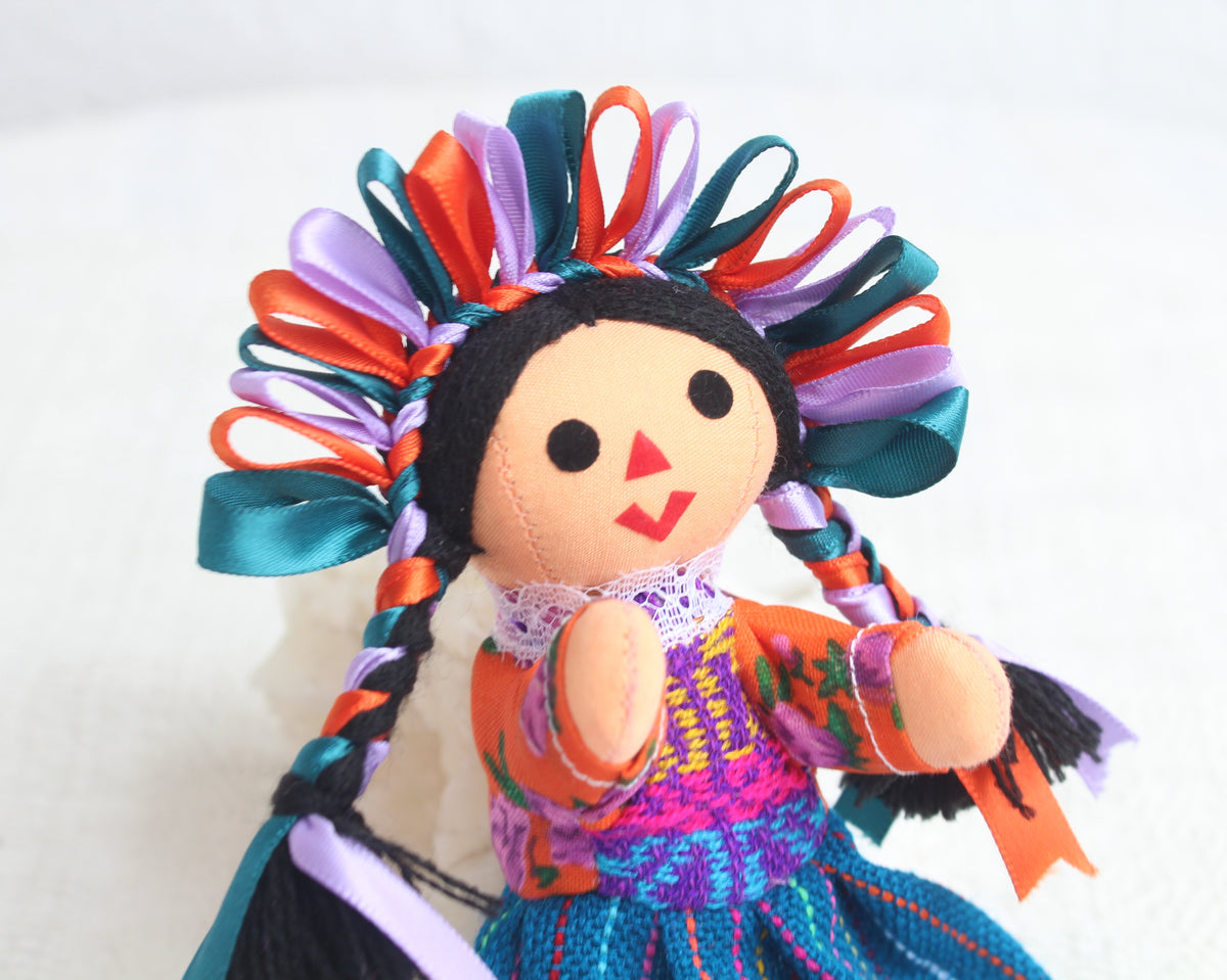 Muñeca Lelé Pequeña Esmeralda Naranja Lila