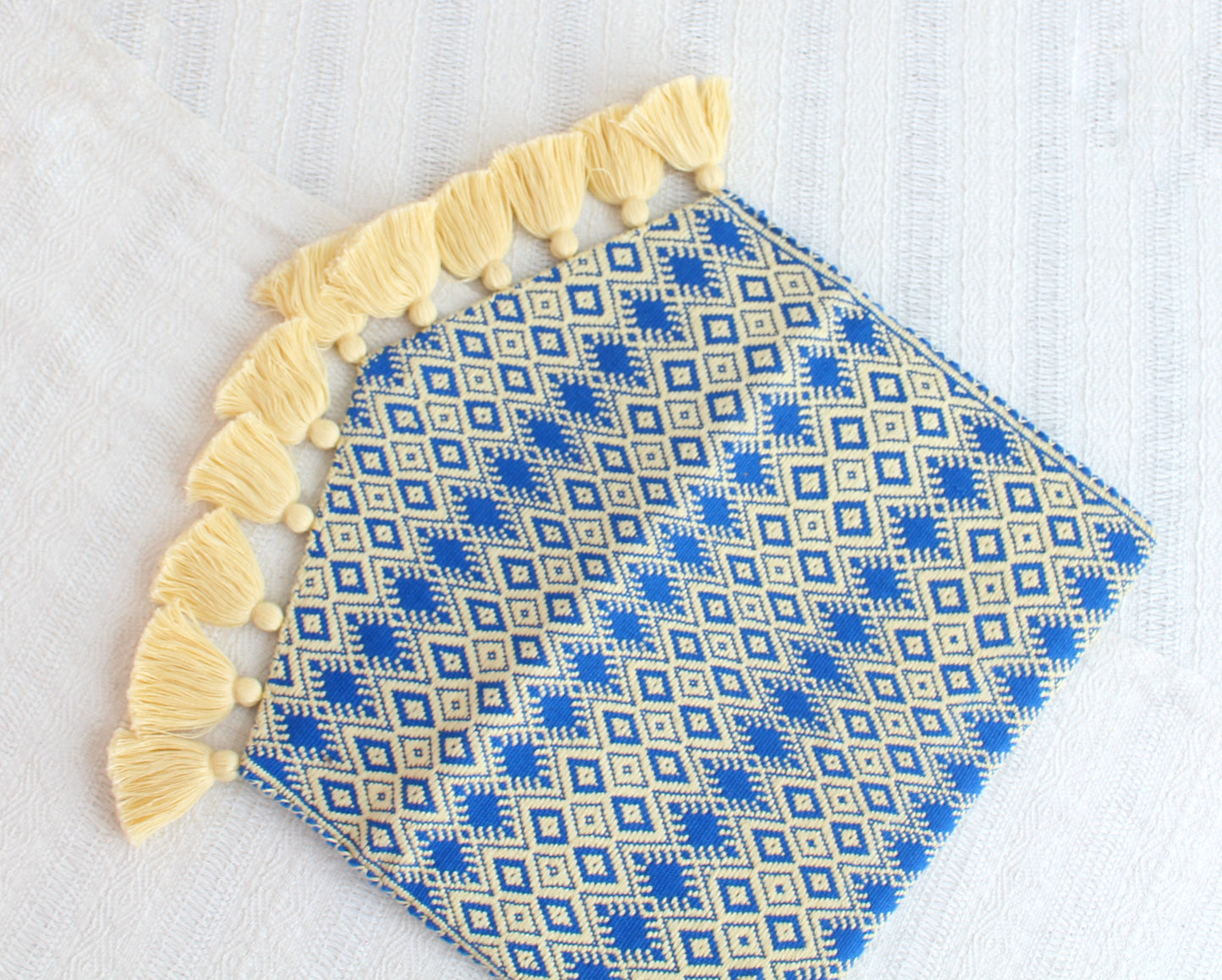 Clutch Artesanal SCH ’IXAL Corona Amarillo Azul