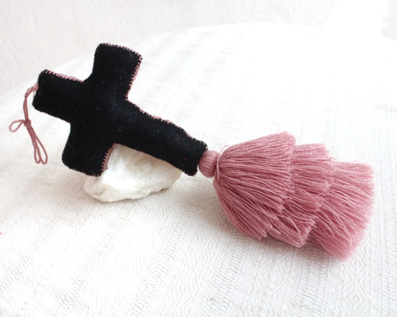 Cruz Pequeña Rosa Negro