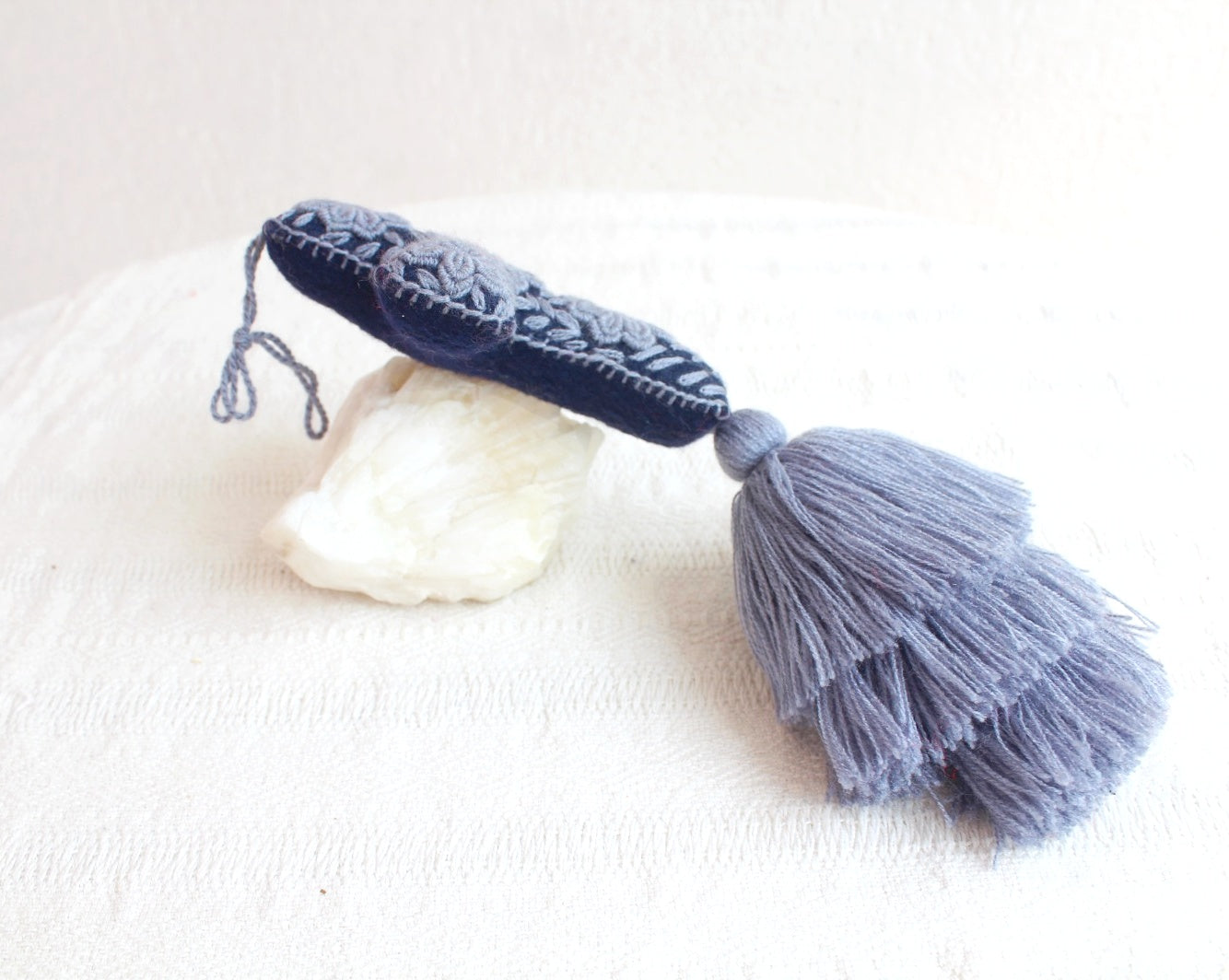 Cruz Pequeña Gris Azul Marino