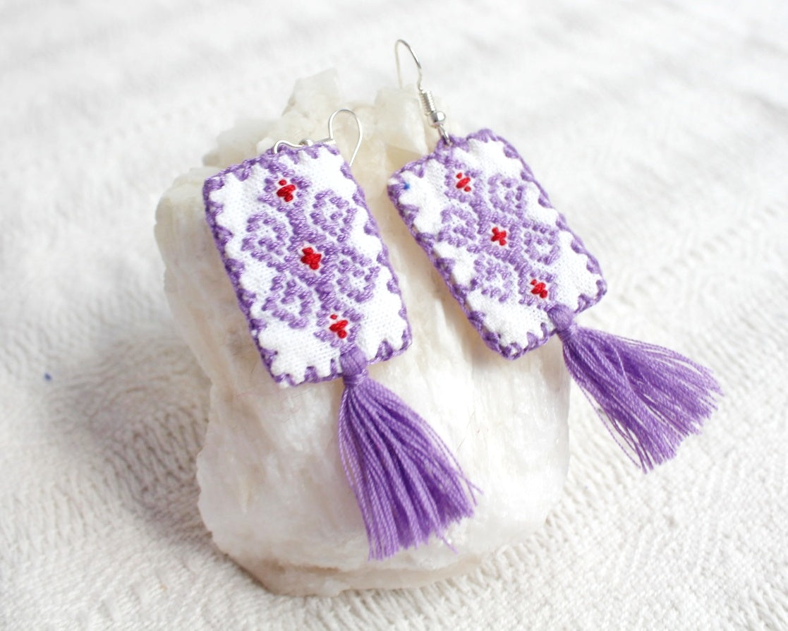 Aretes Rectángulos Bordado Lila