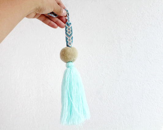 Campanitas, pompon y pulsera Aqua Beige