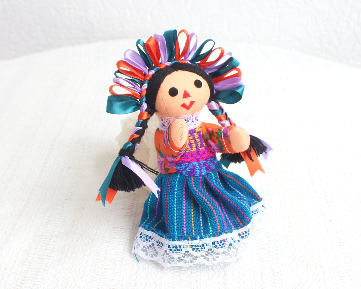 Muñeca Lelé Pequeña Esmeralda Naranja Lila