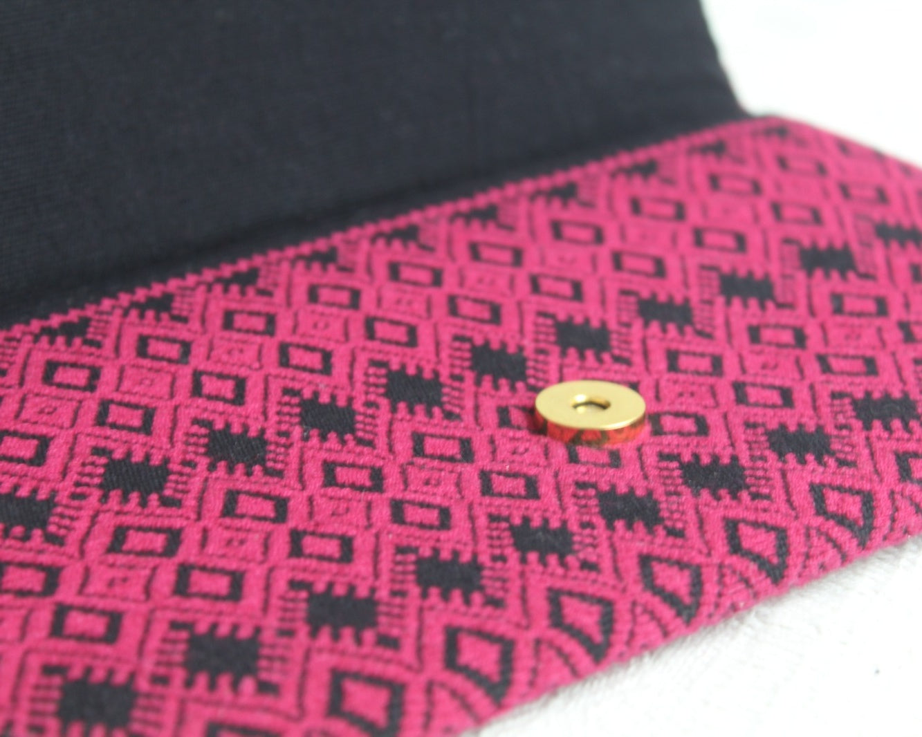 Clutch Artesanal SCH ’IXAL Corona Vino Negro