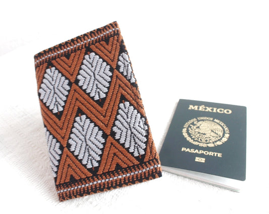 Porta Pasaporte Flores Gris Café
