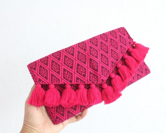 Clutch Artesanal Estrellas Fiusha Negro