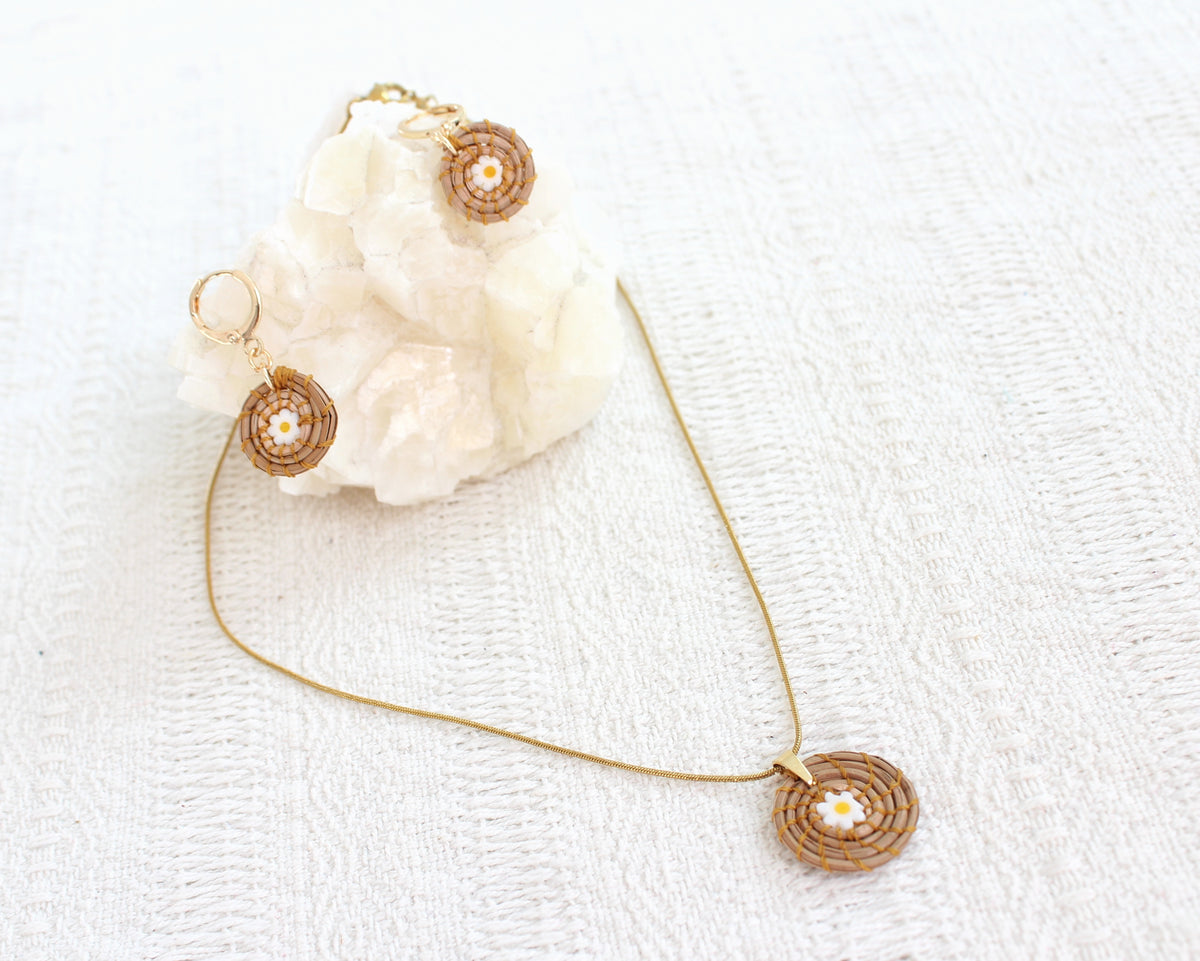 Aretes y Collar Ocoxal Flores Blancas