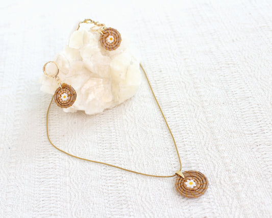 Aretes y Collar Ocoxal Flores Blancas