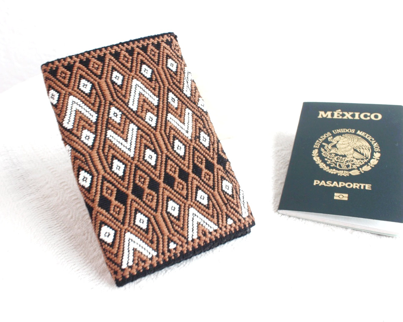 Porta Pasaporte Alas Cafe Blanco