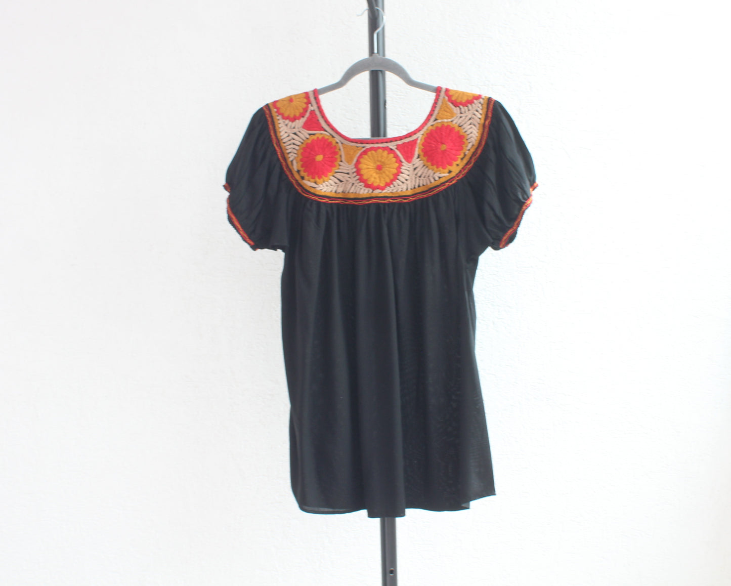 Blusa Aguacatenango Negro Rojo Beige