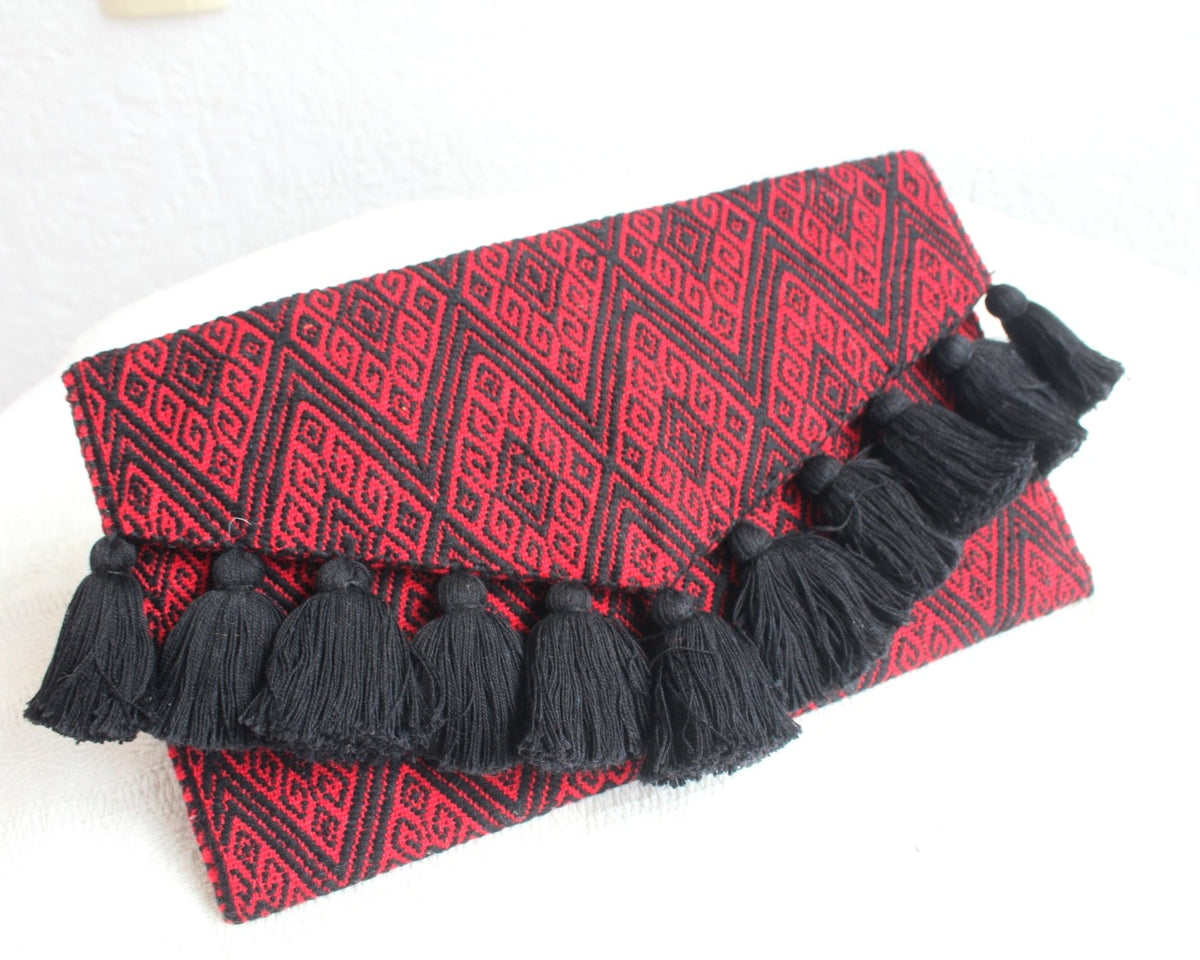 Clutch Artesanal Cosmos Negro Rojo