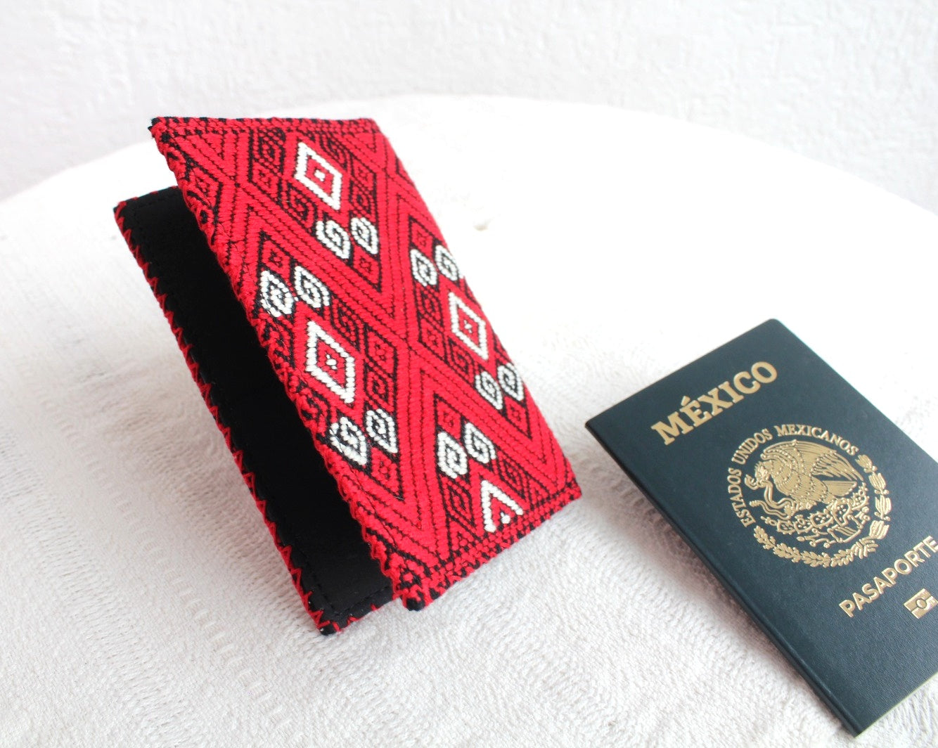Porta Pasaporte Pejel Rojo Negro