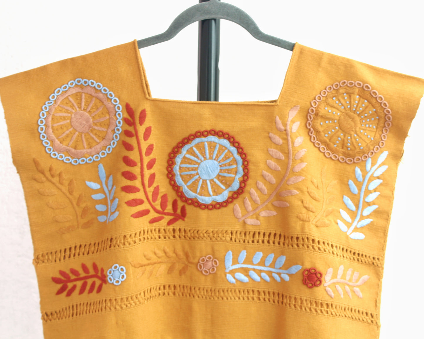 Top Flores Rococo Amarillo Colores