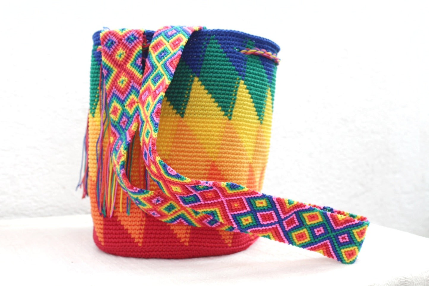 Bolso Morral Rombos Rojo Verde Azul
