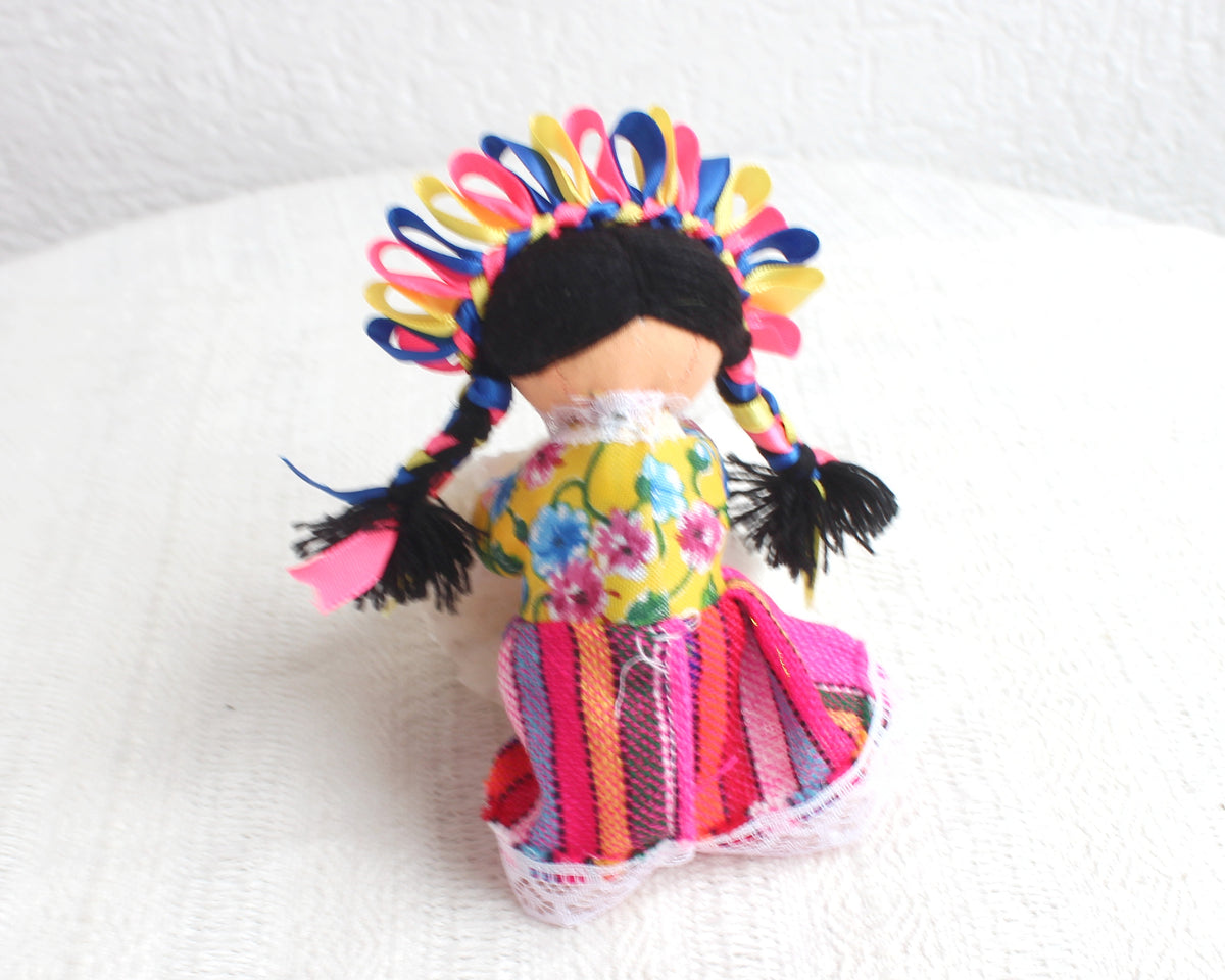 Muñeca Lelé Pequeña Rosa Amarillo Azul
