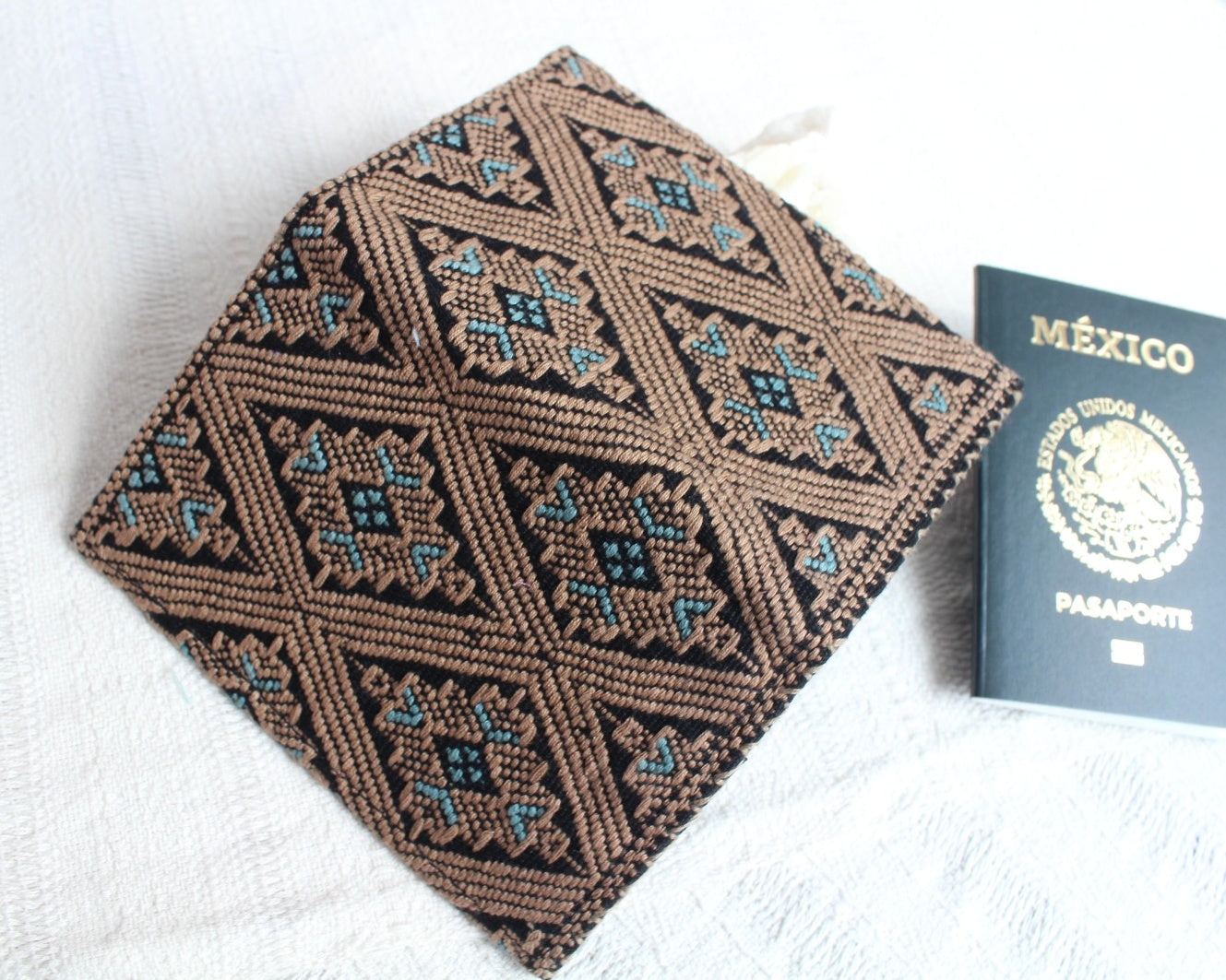 Porta Pasaporte Estrellas Café Gris Negro