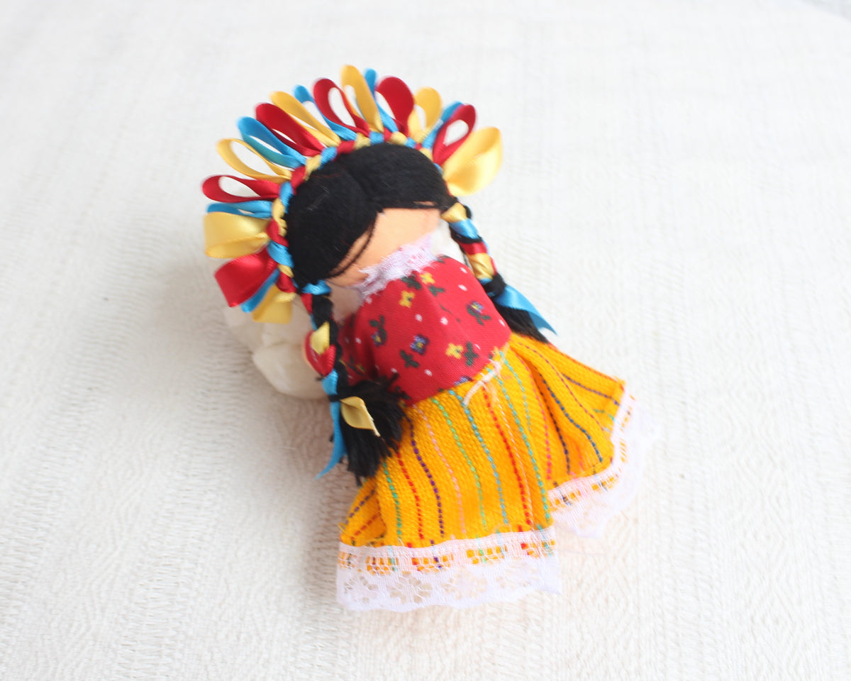 Muñeca Lelé Pequeña Rojo Amarillo Azul