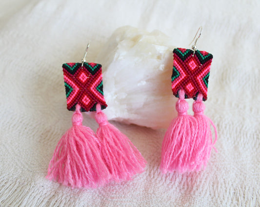 Aretes Rectángulos Tejidos Rosa