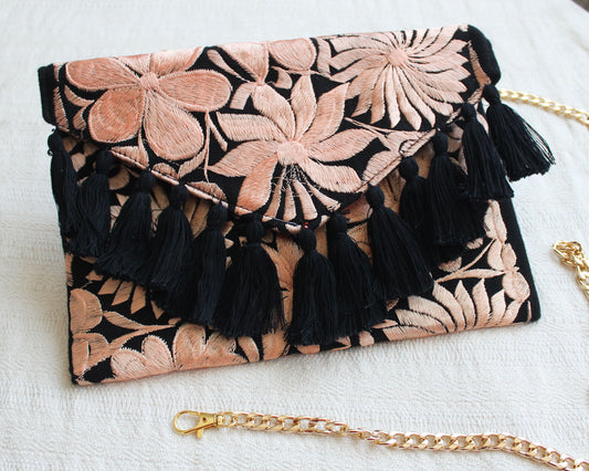 Clutch Bordado Flores Melon Negro Dorada