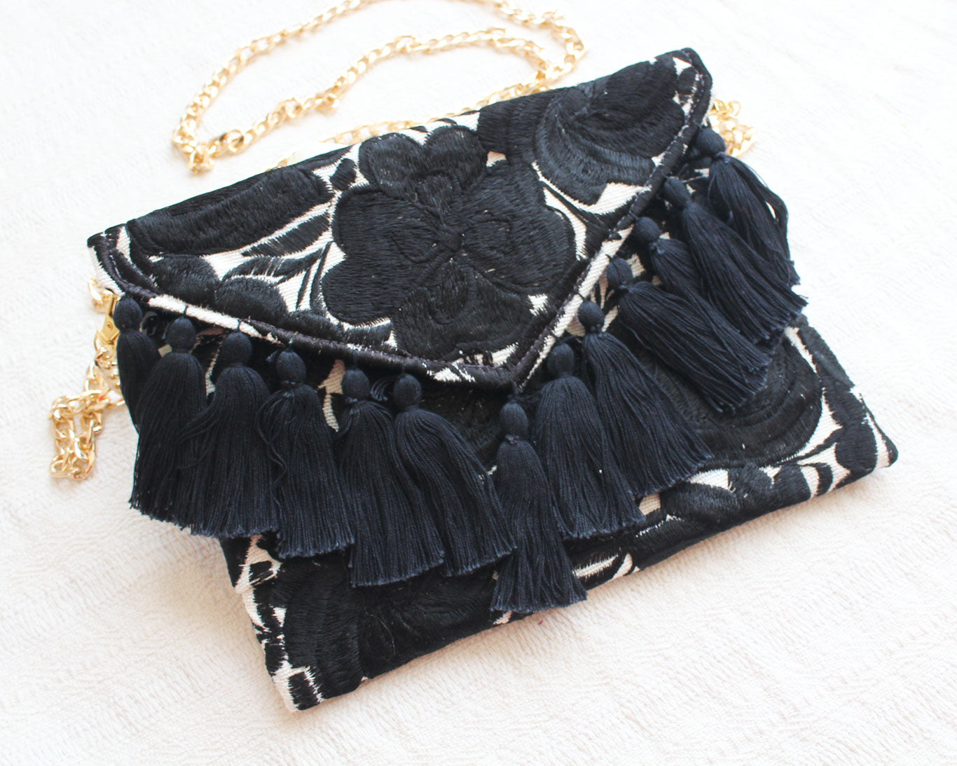 Clutch Bordado Negro Blanco