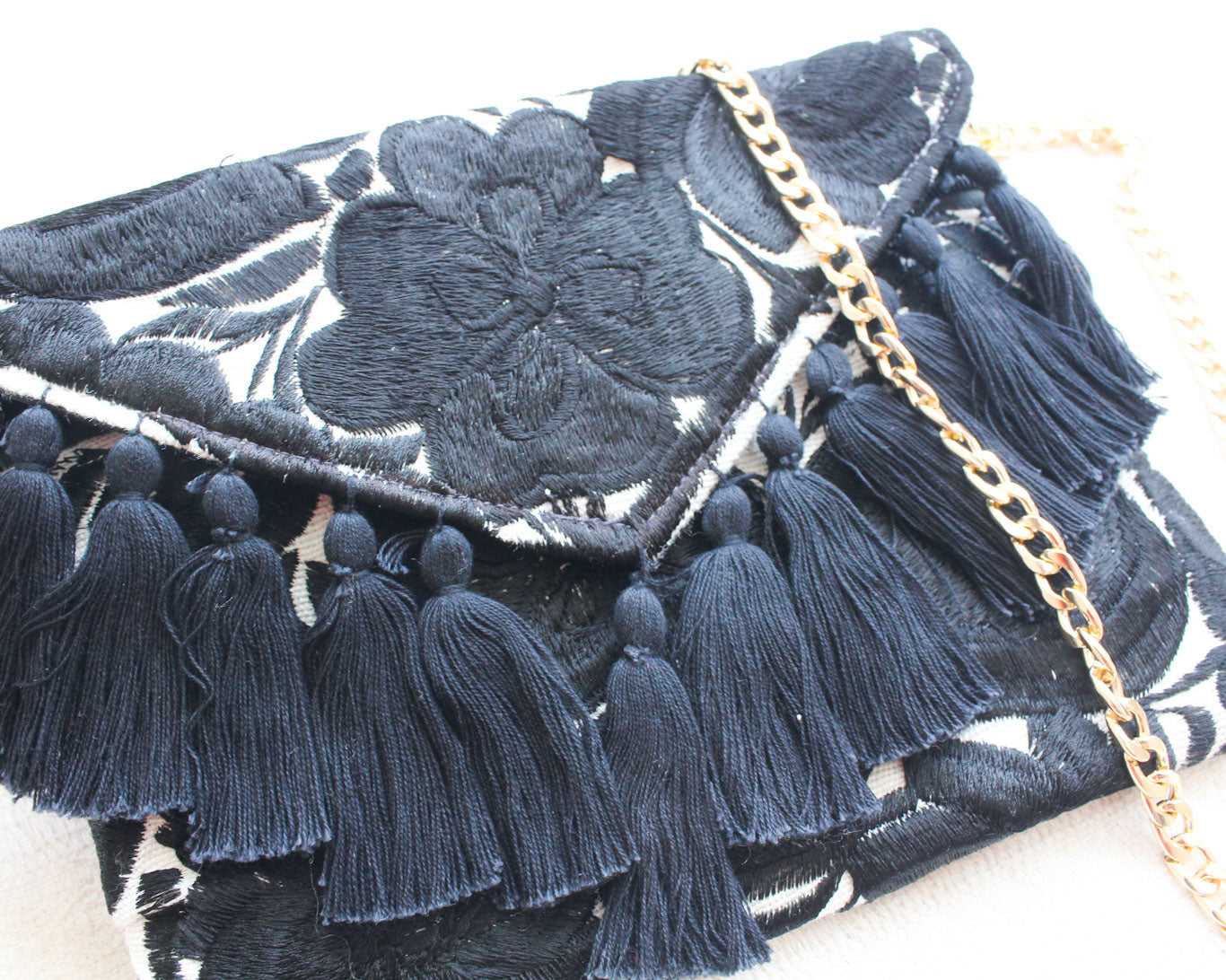 Clutch Bordado Negro Blanco