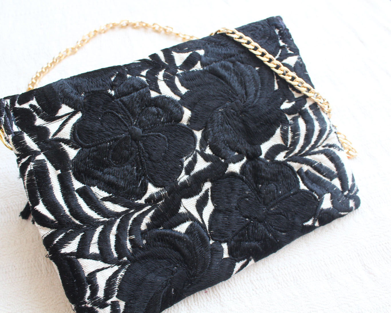 Clutch Bordado Negro Blanco